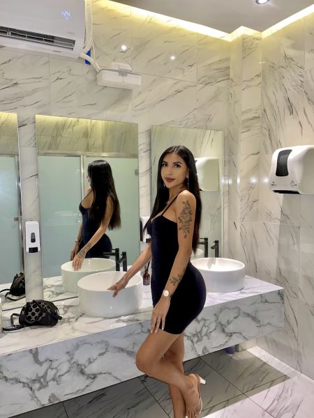 Hello I am a submissive Latin girl.

I behave like the perfect lover And always wanting to give and receive pleasure.

Enjoy the best blowjob and passionate sex.

I give blowjobs, deep throats, different positions, kisses, 69 and much more.

I invite you to visit me at my very discreet apartment.

For more information call me or better send me a whatsapp 💋💋💋