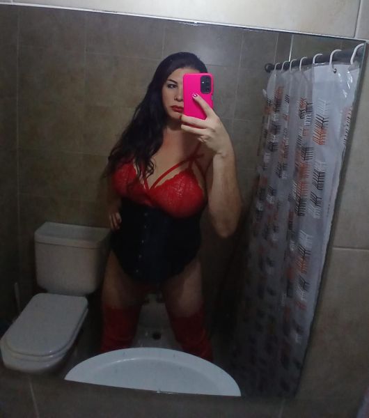 🔥ALTA Y GRANDOTA !!! CON UNA HERMOSA COLA Y BUENA PIJA. "MASAJISTA PROFESIONAL" En mi servicio soy completa y hago masajes con final feliz. 
Trabajo en mi departamento y cuento con todas las comodidades para que nuestro encuentro sea mas placentero.
ADORO A LOS HOMBRES GENEROSOS !!!