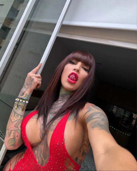 I'm Megan, a delicious Colombian transsexual who loves good living.

White-skinned and tattooed, with a curvaceous body, I am flirtatious and feminine.

Boyfriend deal.

Exclusive for serious and educated gentlemen who wish to enjoy new friendships.